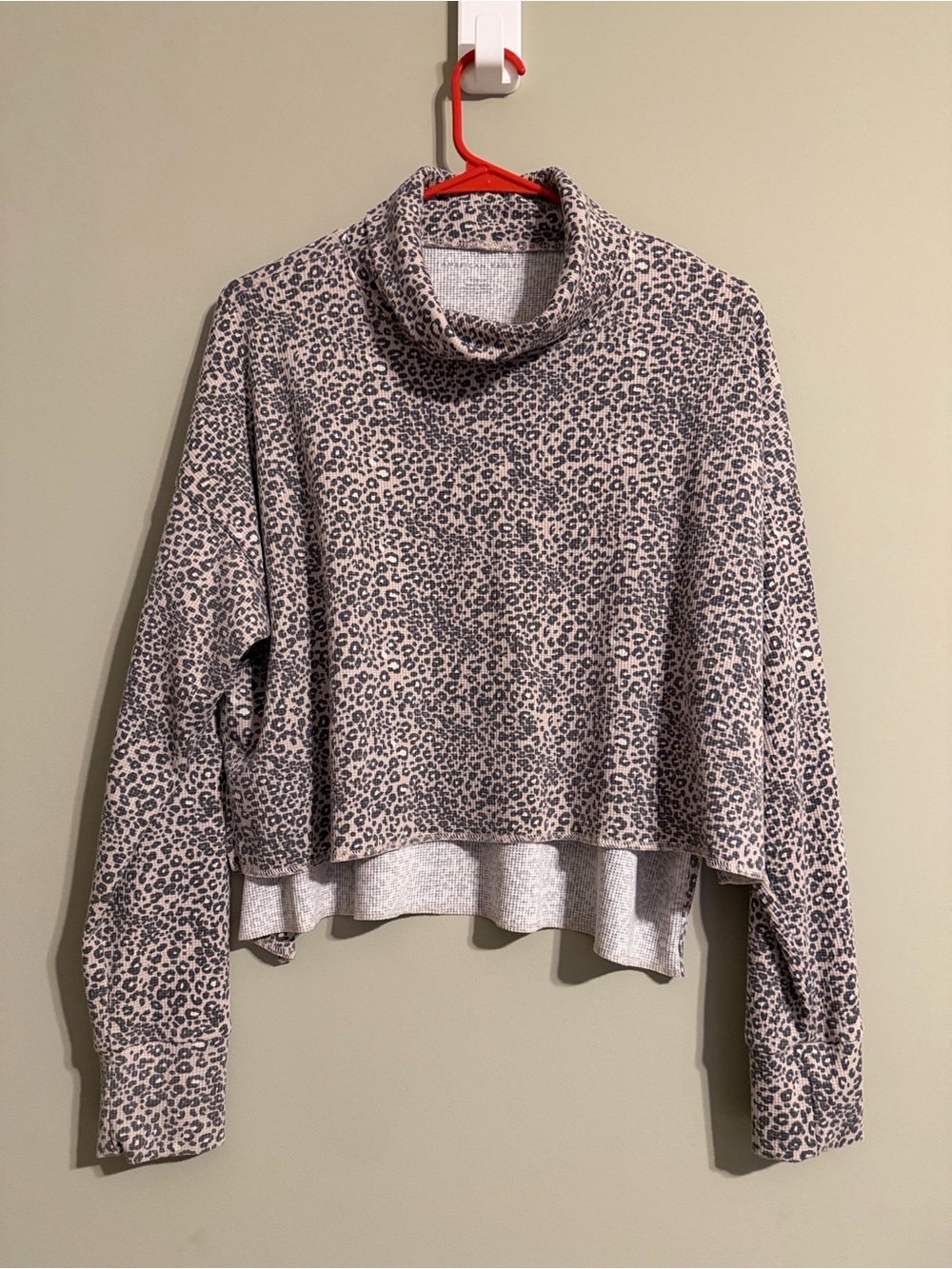 American Eagle Leopard waffle-knit mock neck crop hi low long sleeve top small